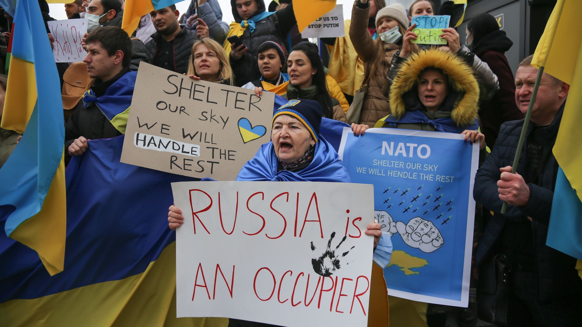 Protestors supporting Ukraine
