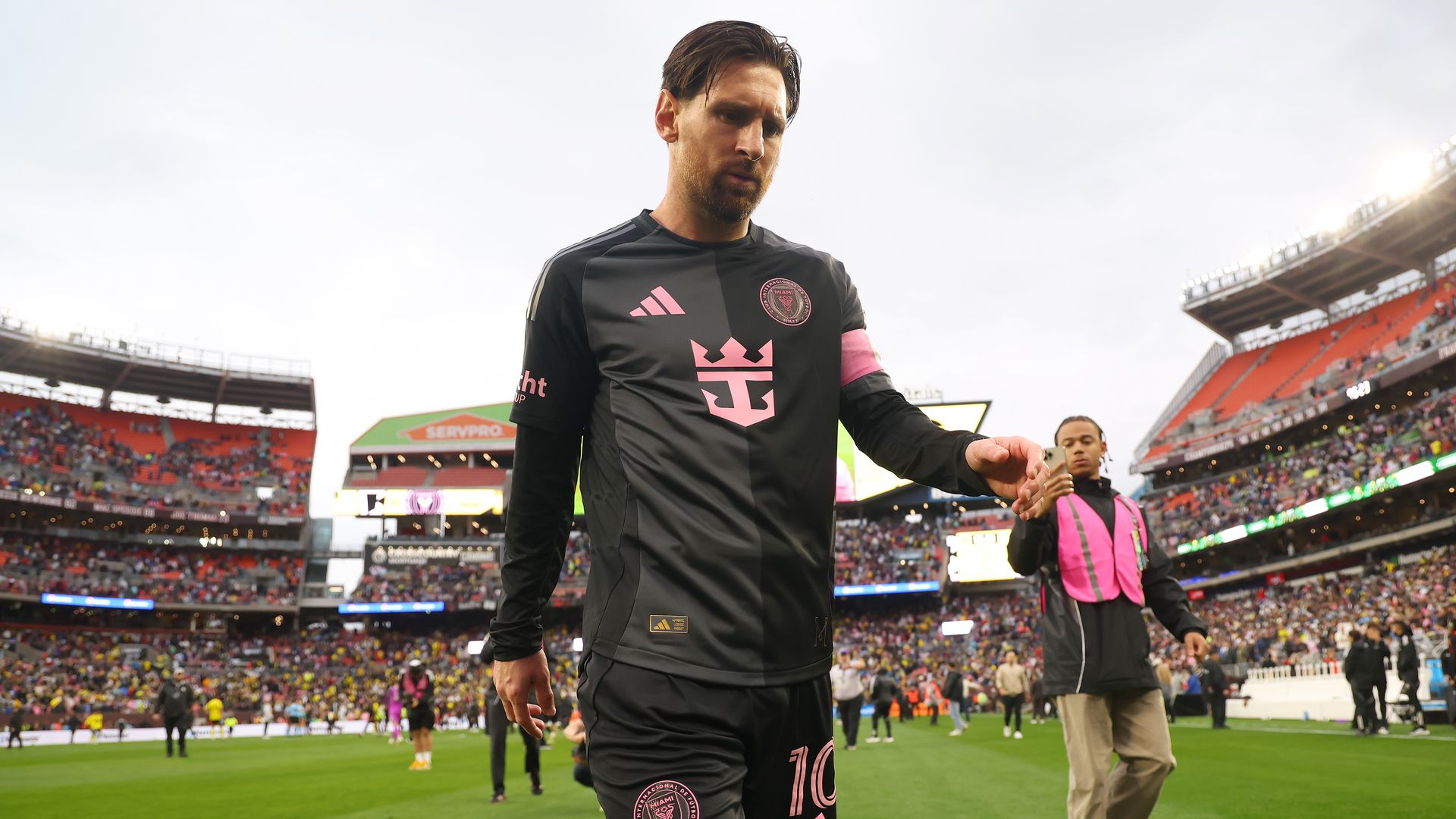 Lionel Messi walks off of Huntington Bank Field