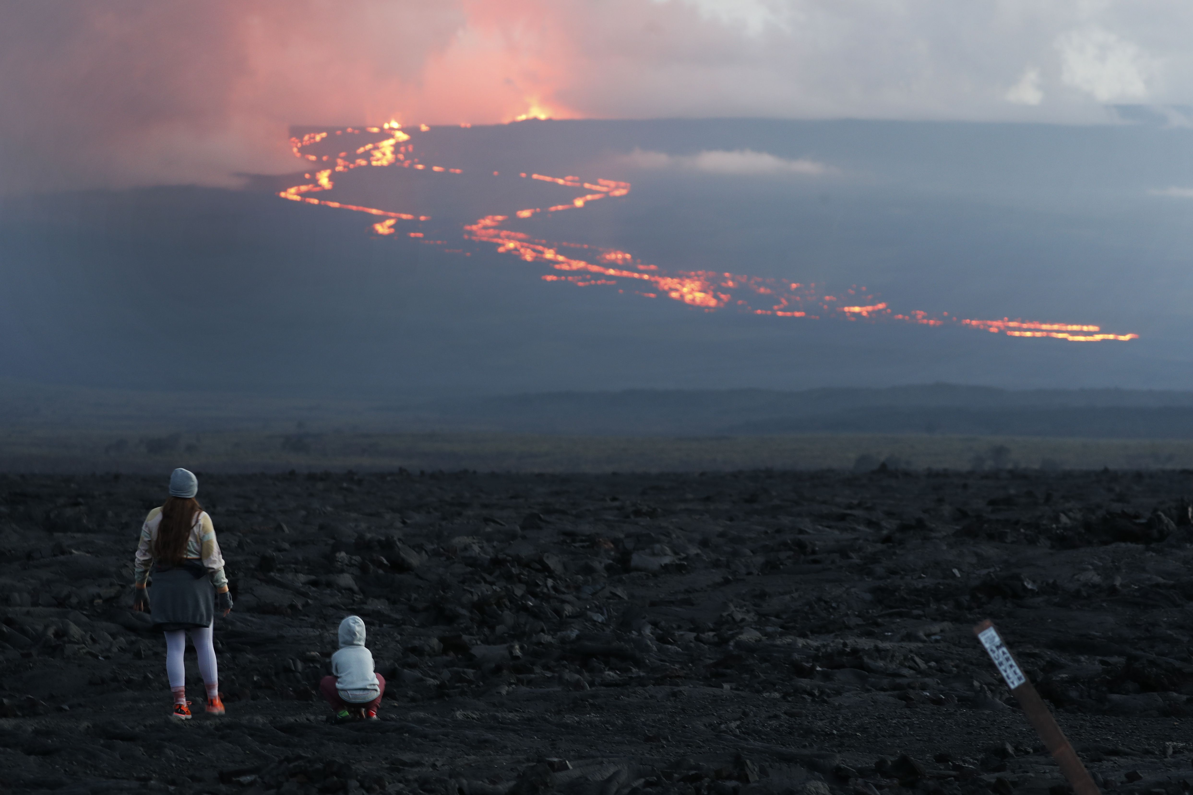 Spectators watch Mauna Loa yesterday.