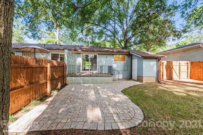 1819 Herrin Ave. yard