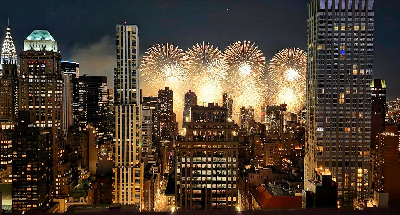 Fireworks in New York seen from Manhattan