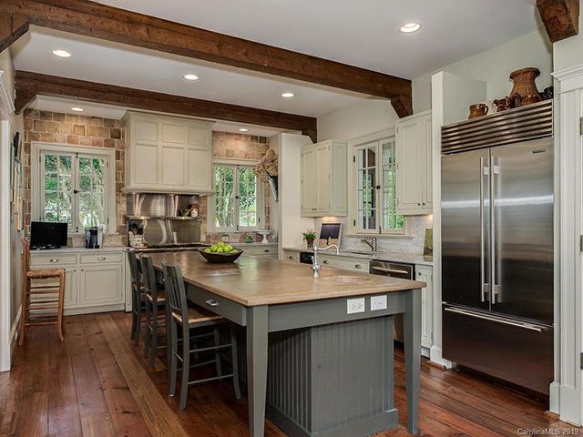 1721 Queens Road kitchen