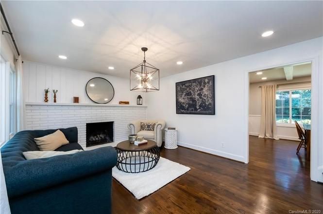 2434 Wensley Dr living