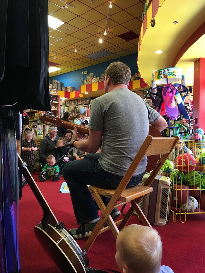 Tunes-with-Tommy-Toys-and-Co