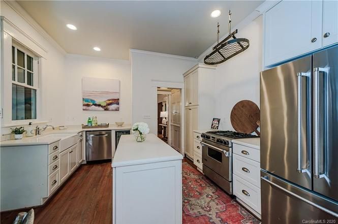 828 E Worthington Ave kitchen