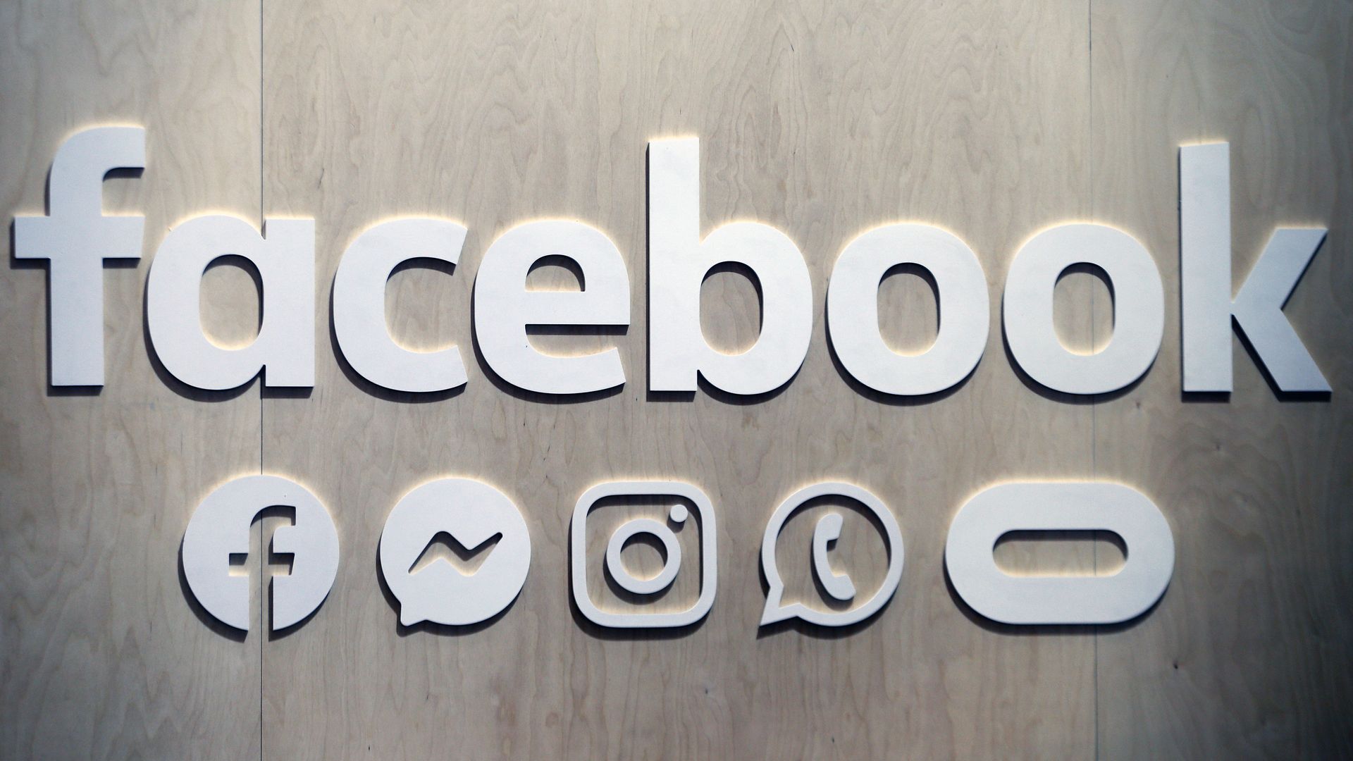 A facebook logo