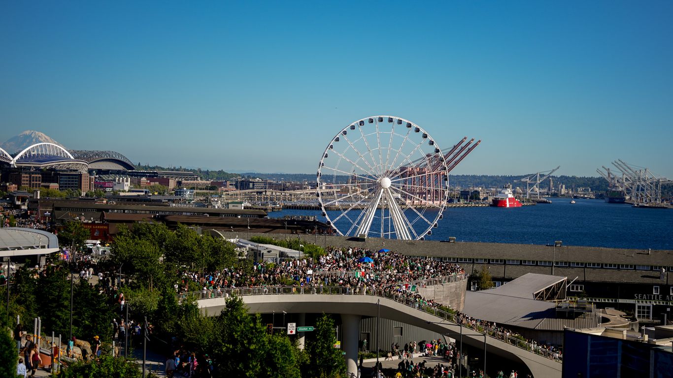 Seattle draws record summer crowds