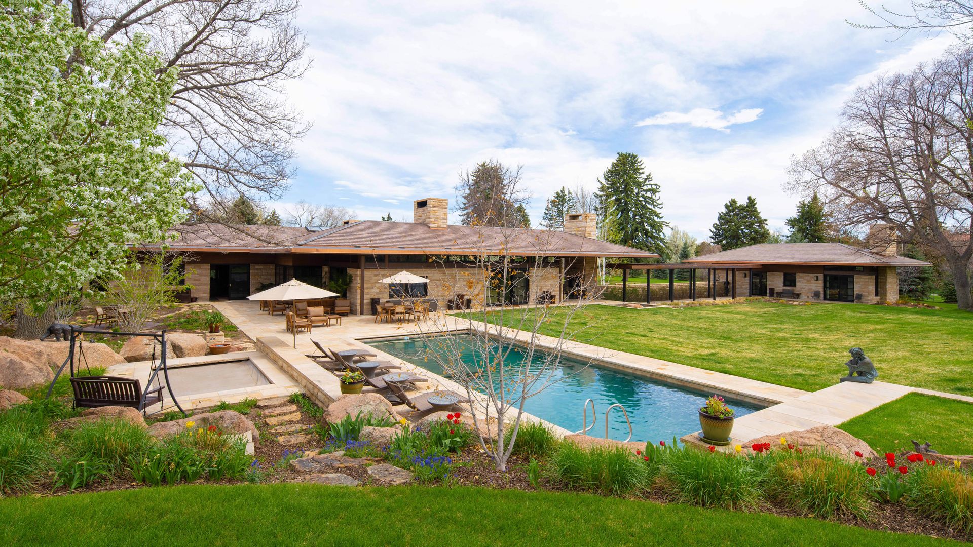 9 Polo Club Ln