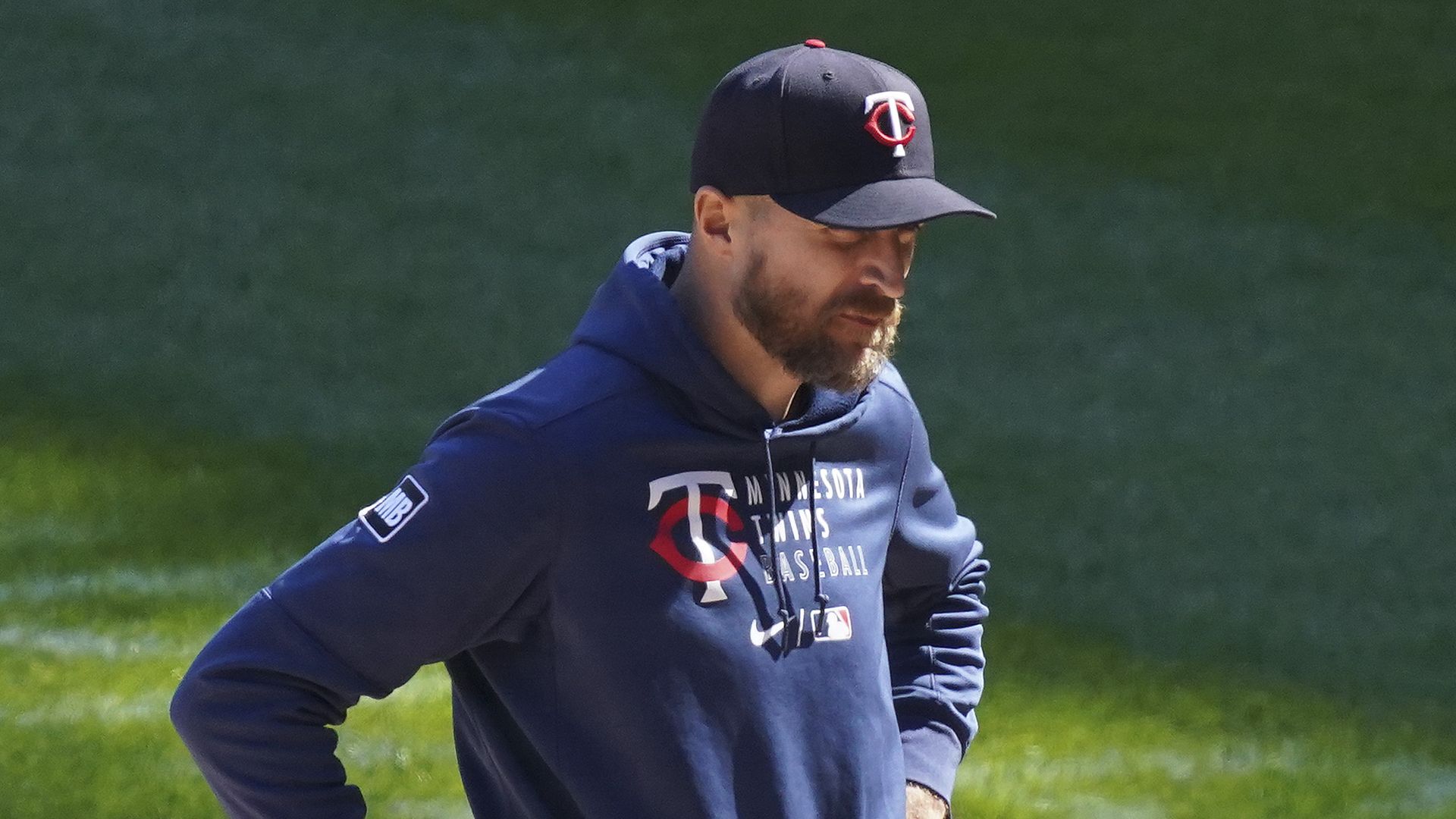 Rocco Baldelli has his hands on his hips and looks on 
