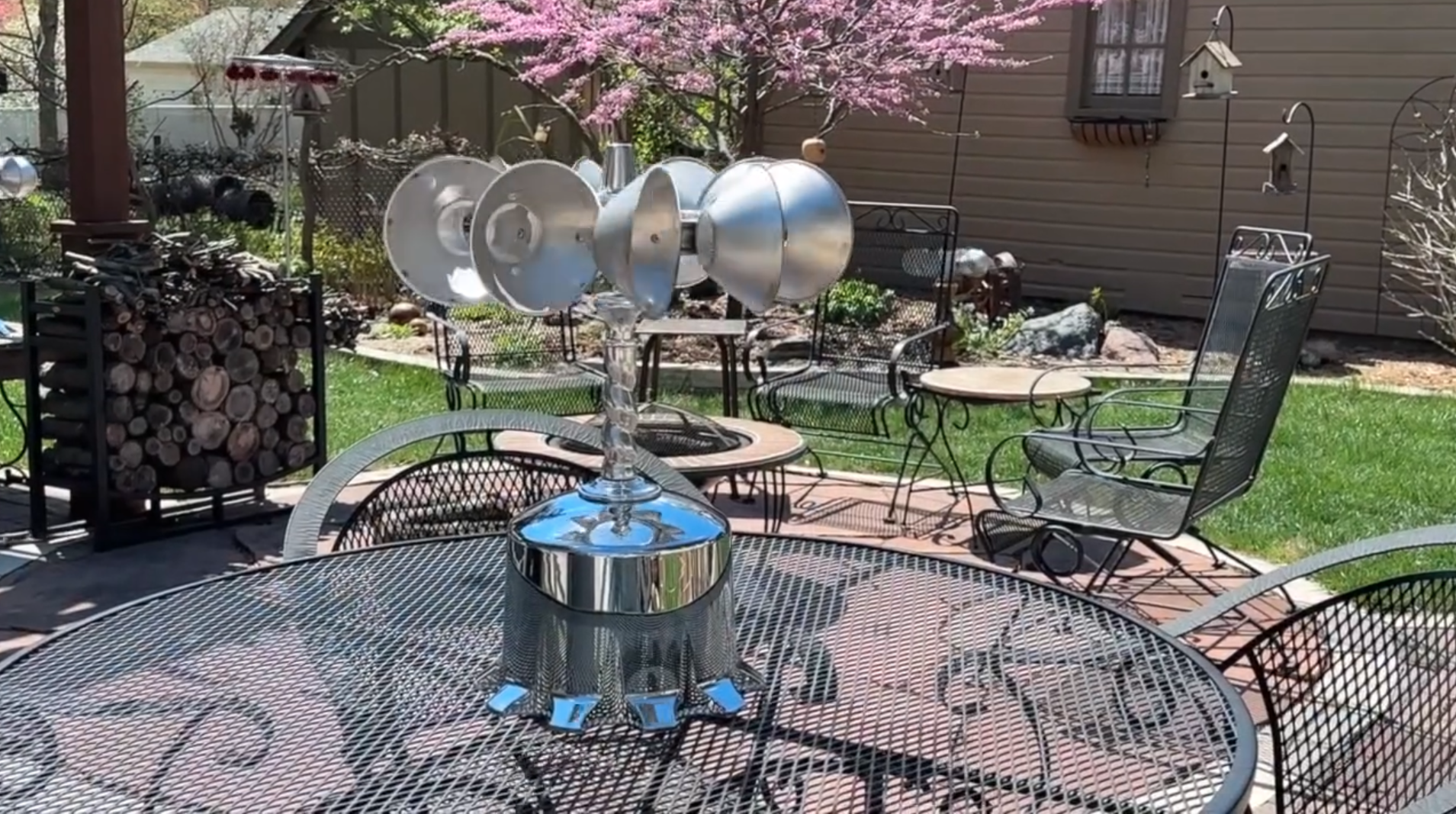 A photo of whirlythings.