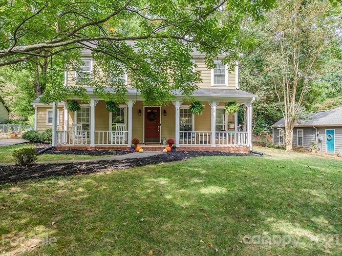 1518 Longbrook Dr front