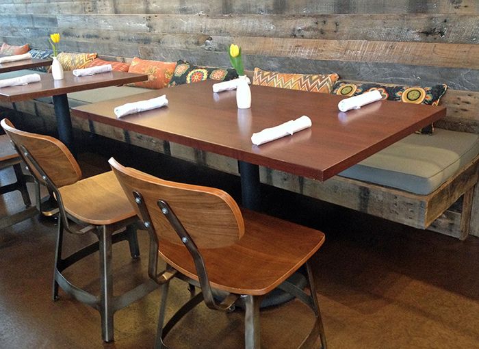 lunas-living-kitchen-table-setting