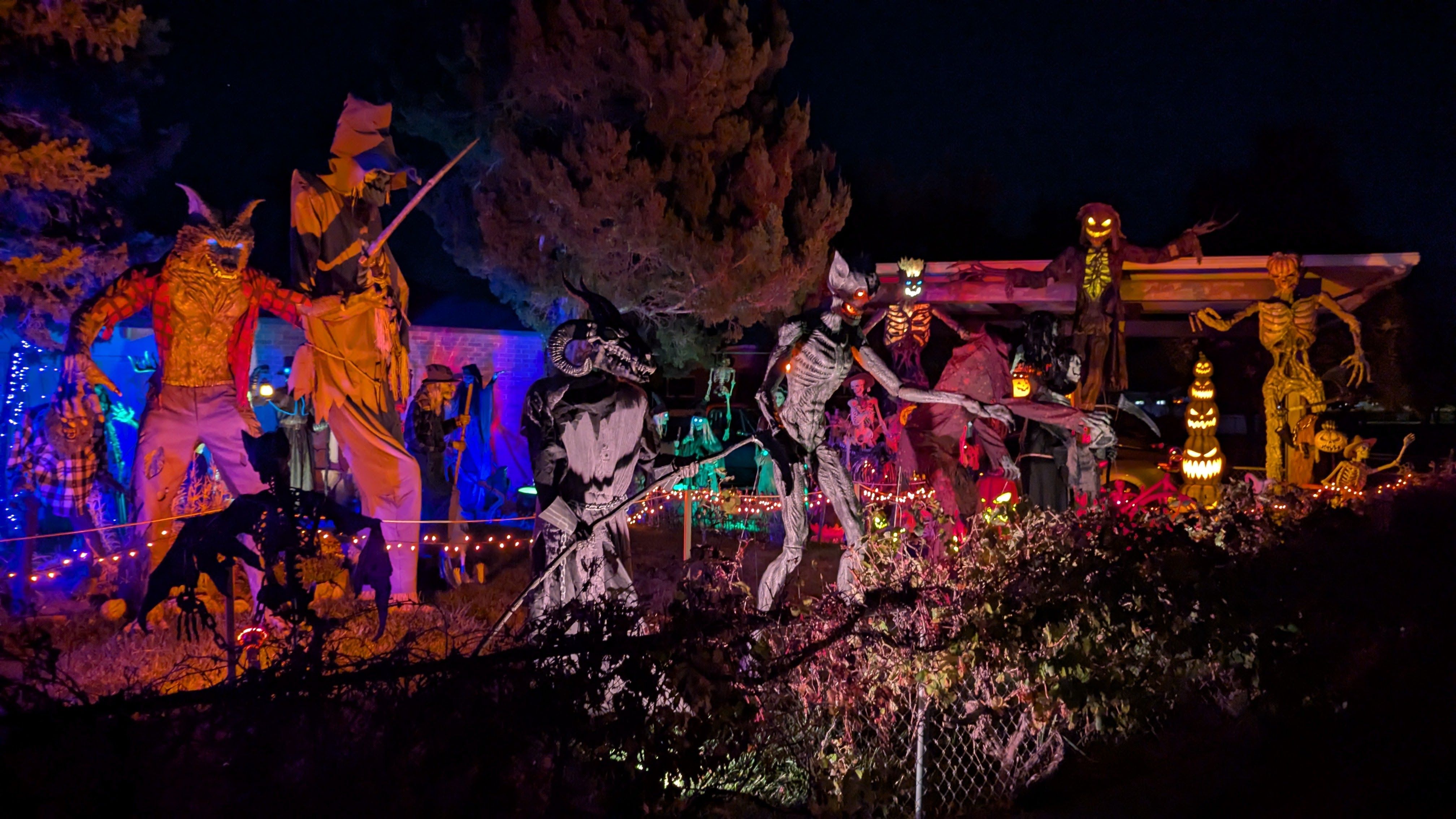 Large animatronics in a Halloween display