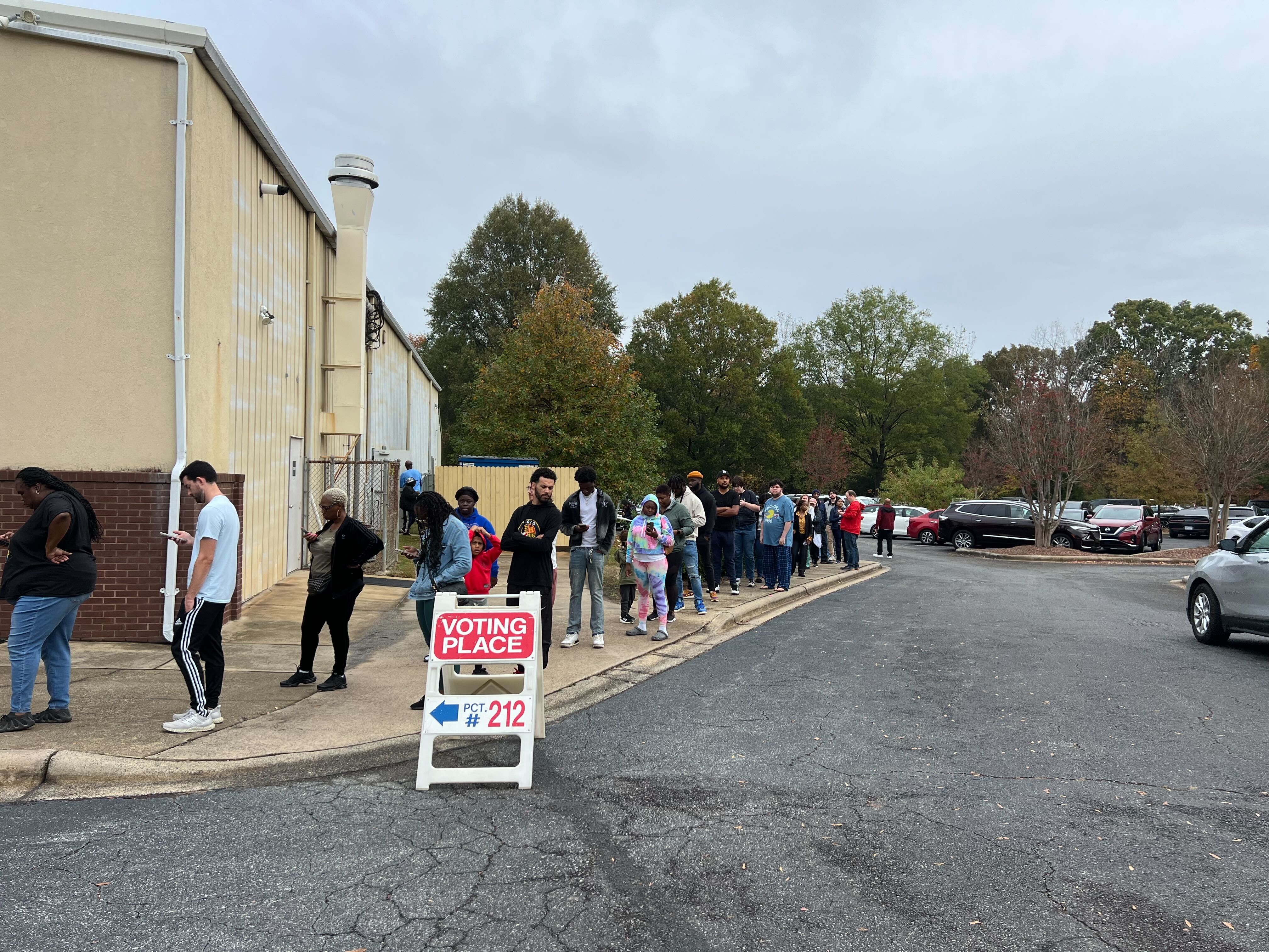line of voters outsie a church