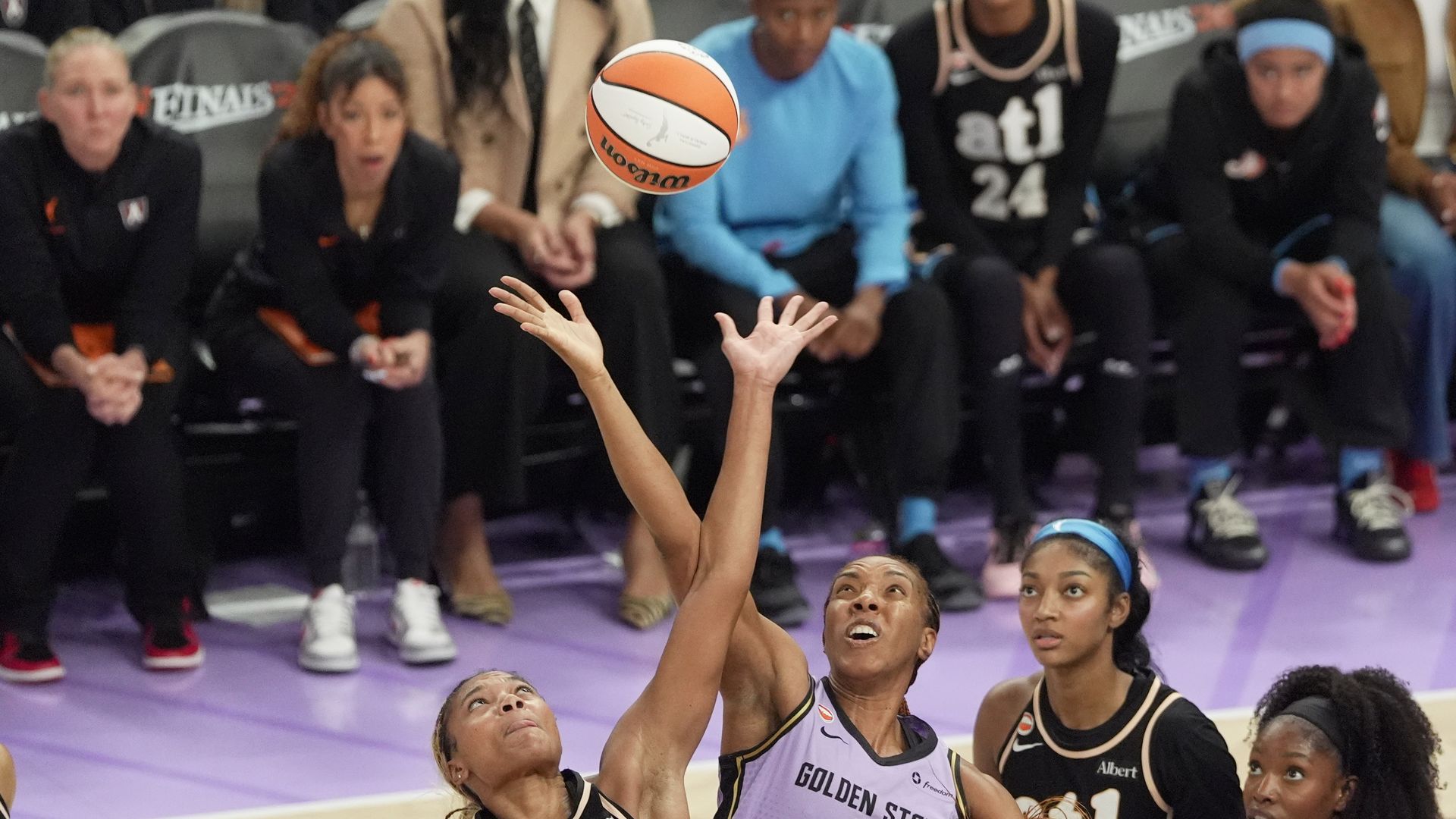 Atlanta's Naz Hillmon (00) and Golden State's Kayla Thornton battle for the tip during Game 5 on Monday in San Francisco. The Dream face elimination Thursday in Atlanta. Photo: Brianna Ali/NBAE via Getty Images