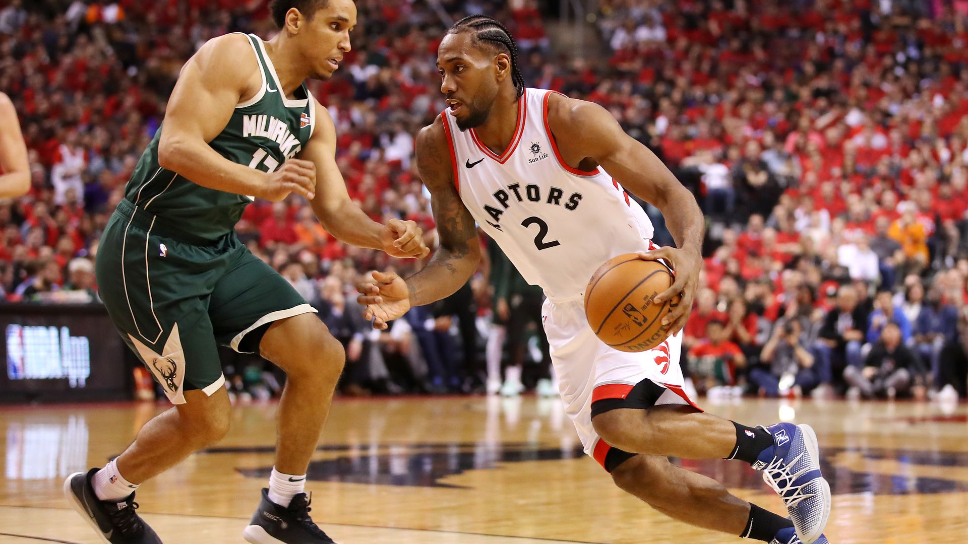 Kawhi Leonard drives to the hoop