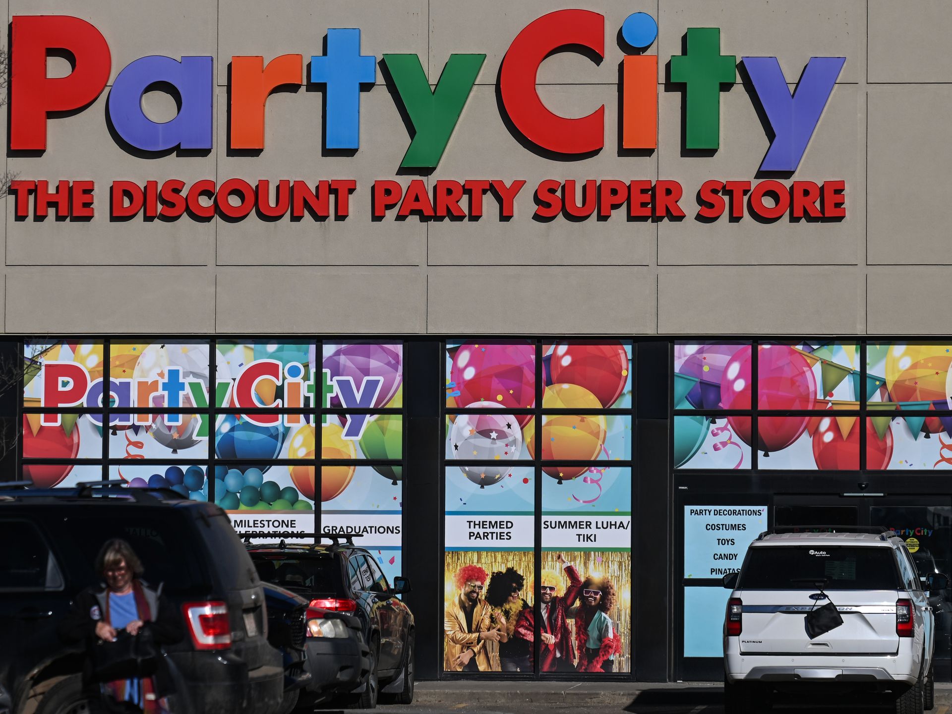 Party City closing all stores after 40 years going out of business soon