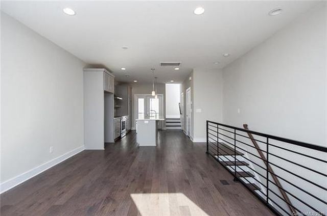 516 Sedgefield Park Dr #25 main floor