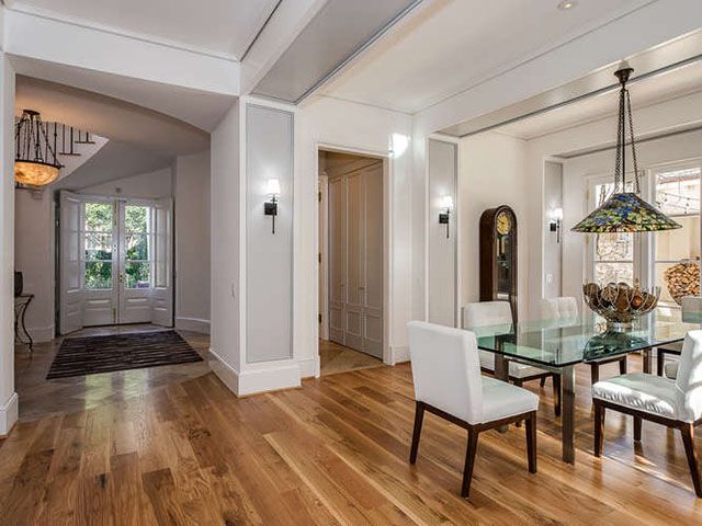 1617 Queens Road foyer