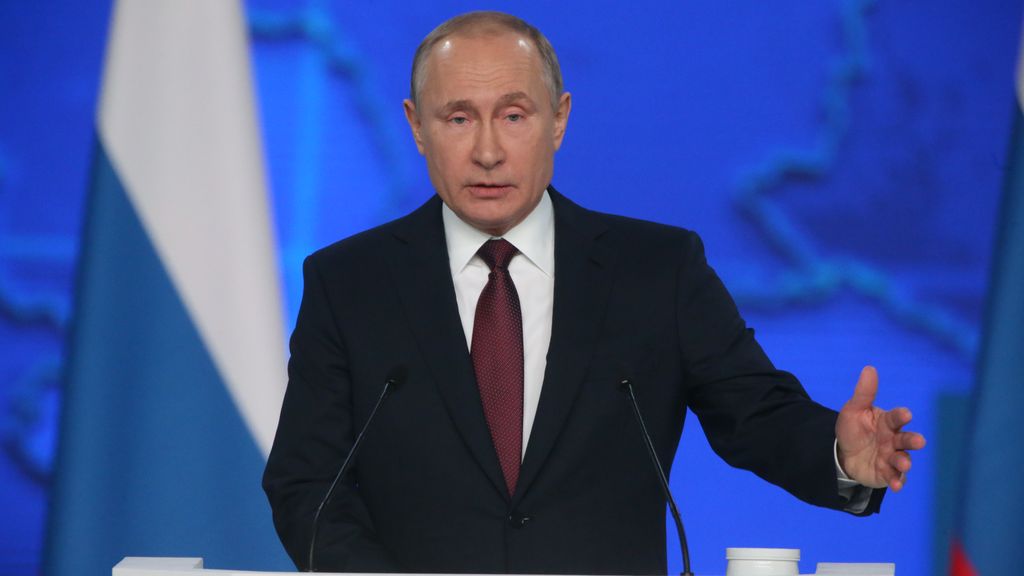 Putin Signs Bill Banning "blatant Disrespect" For Russian State Online