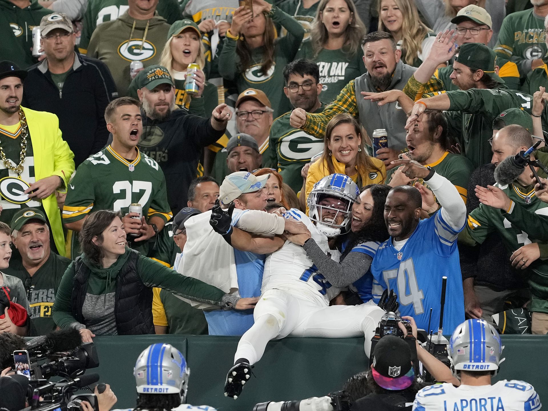 Detroit Lions 34-20 Green Bay Packers: David Montgomery scores
