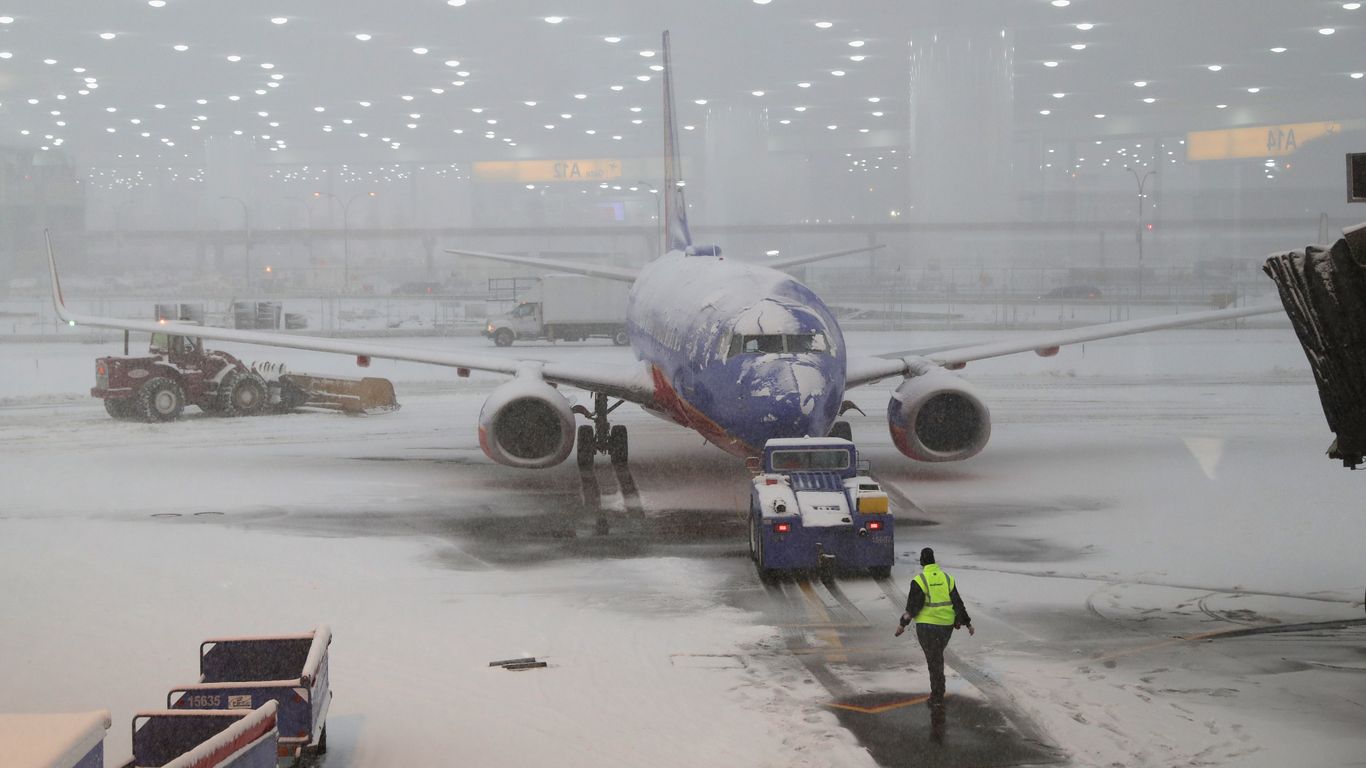 More than 1,600 flights canceled as major winter storm approaches Midwest