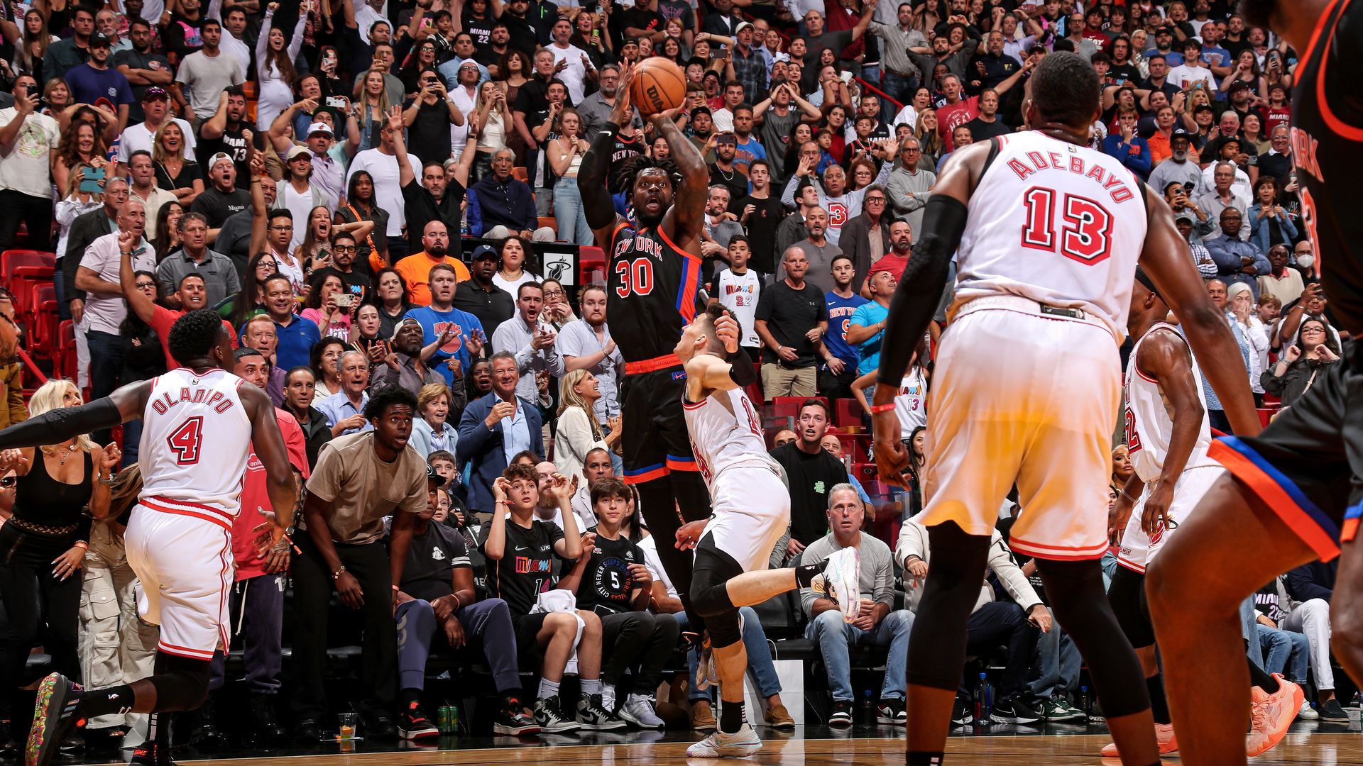 julius randle taking shot