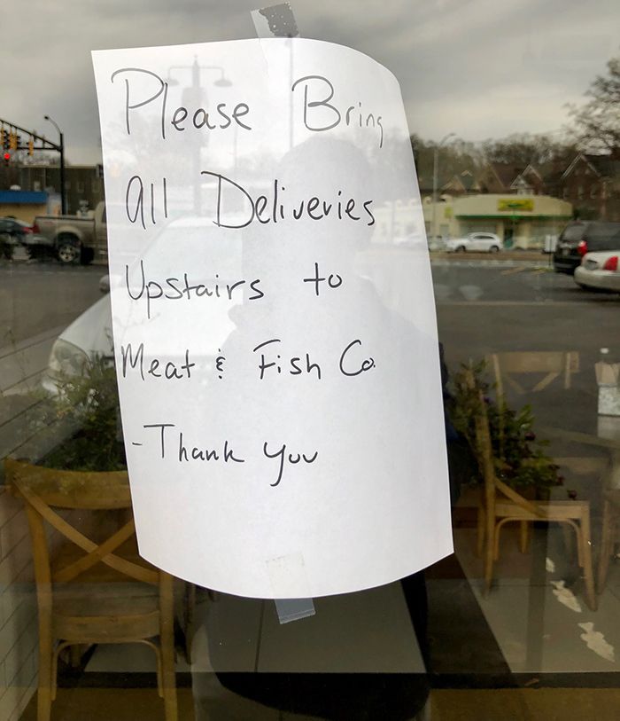 sign-on-door-at-hi-tide
