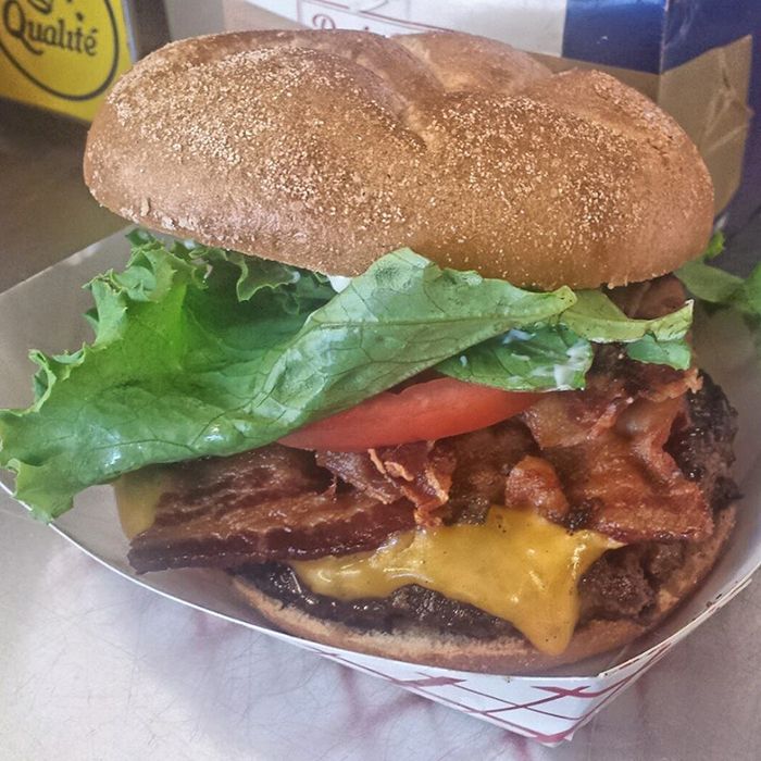 All-Star-Cafe-Hickory-Bacon-Cheddar-Burger