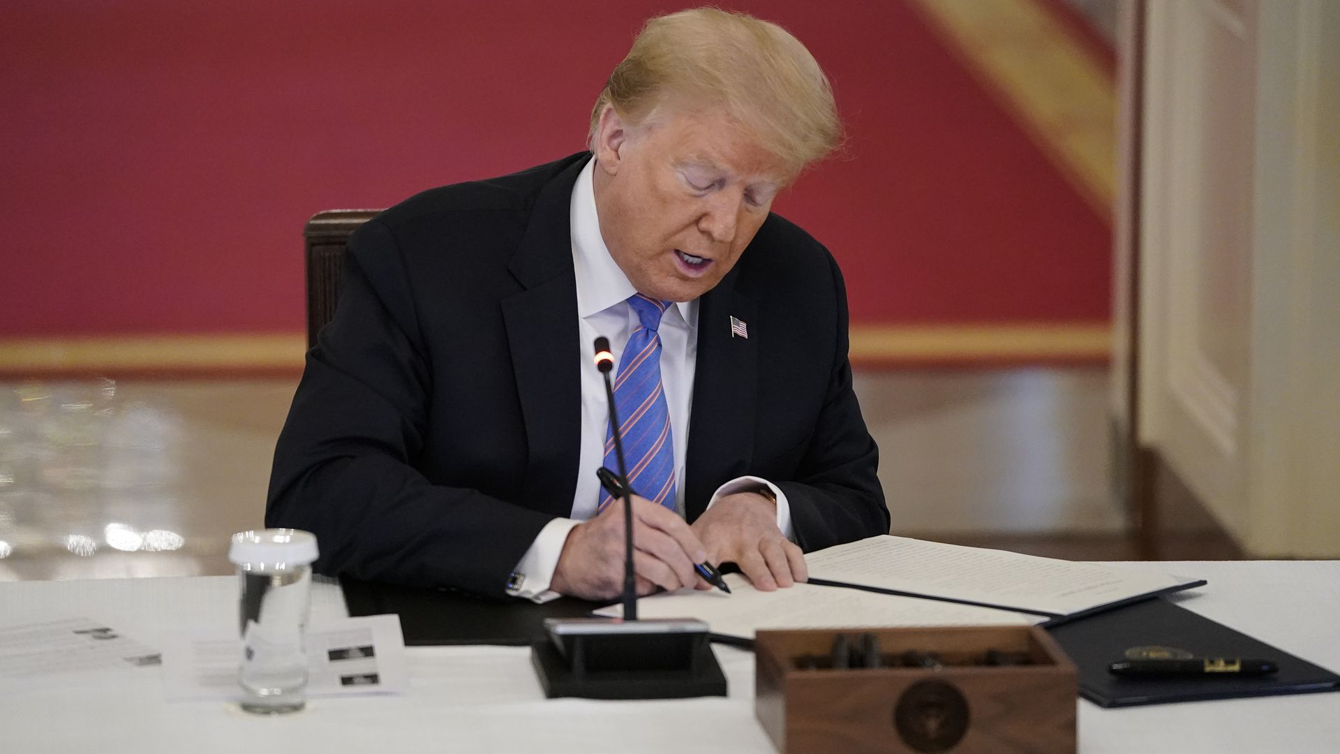 Trump signs an executive order 