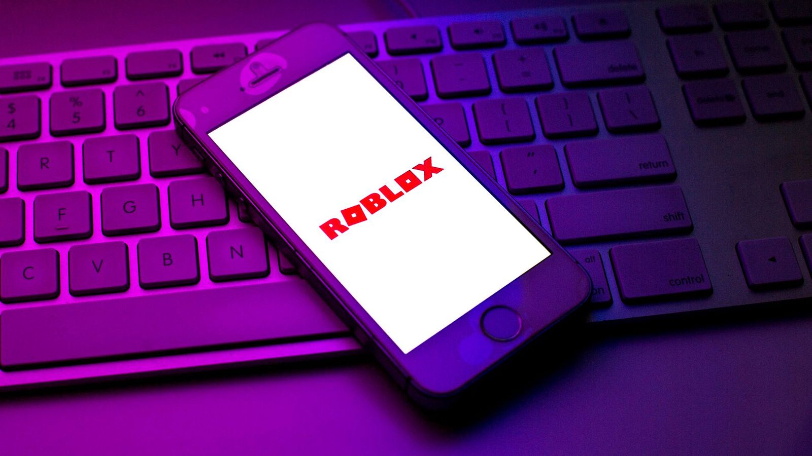 Roblox sues YouTuber over “terrorist threats”