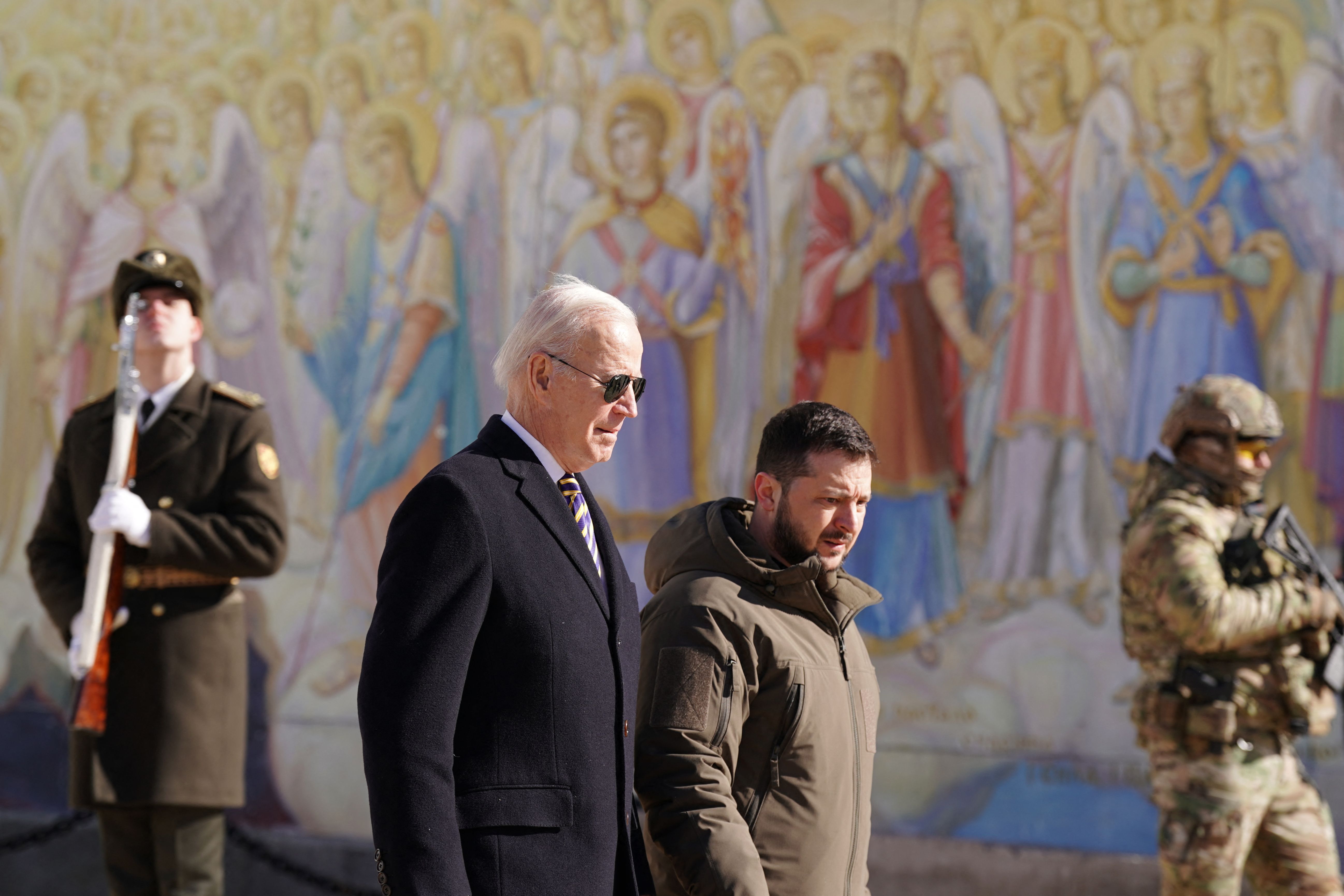Biden and Zelensky walk in Kyiv