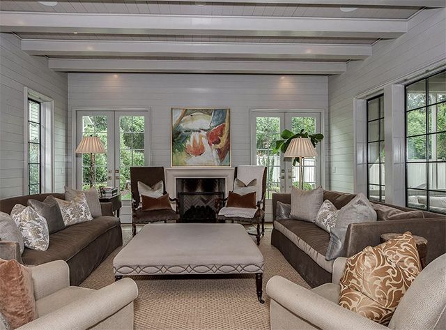 2014 Dartmouth Place living room