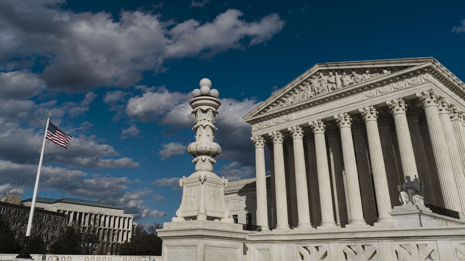 Photo of the U.S. Supreme Court's front exterior