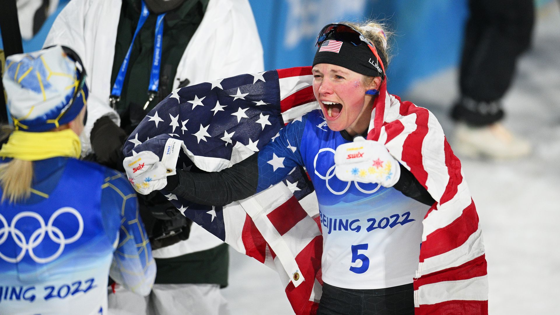 Jessie Diggins celebrating her Bronze medal