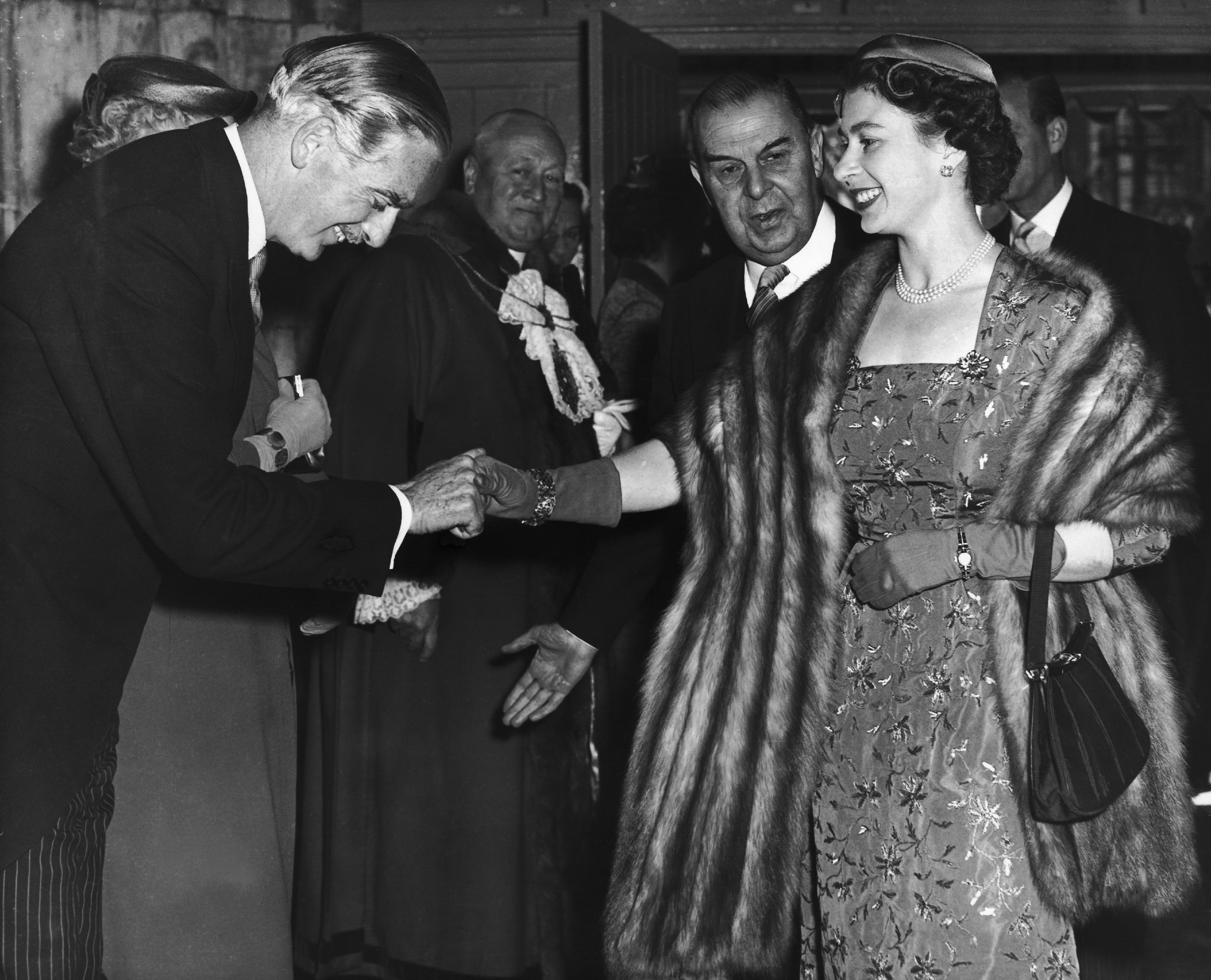 Queen Elizabeth II shakes hands with Prime Minister Sir Anthony Eden. Photo: Keystone-France/Gamma-Keystone via Getty Images