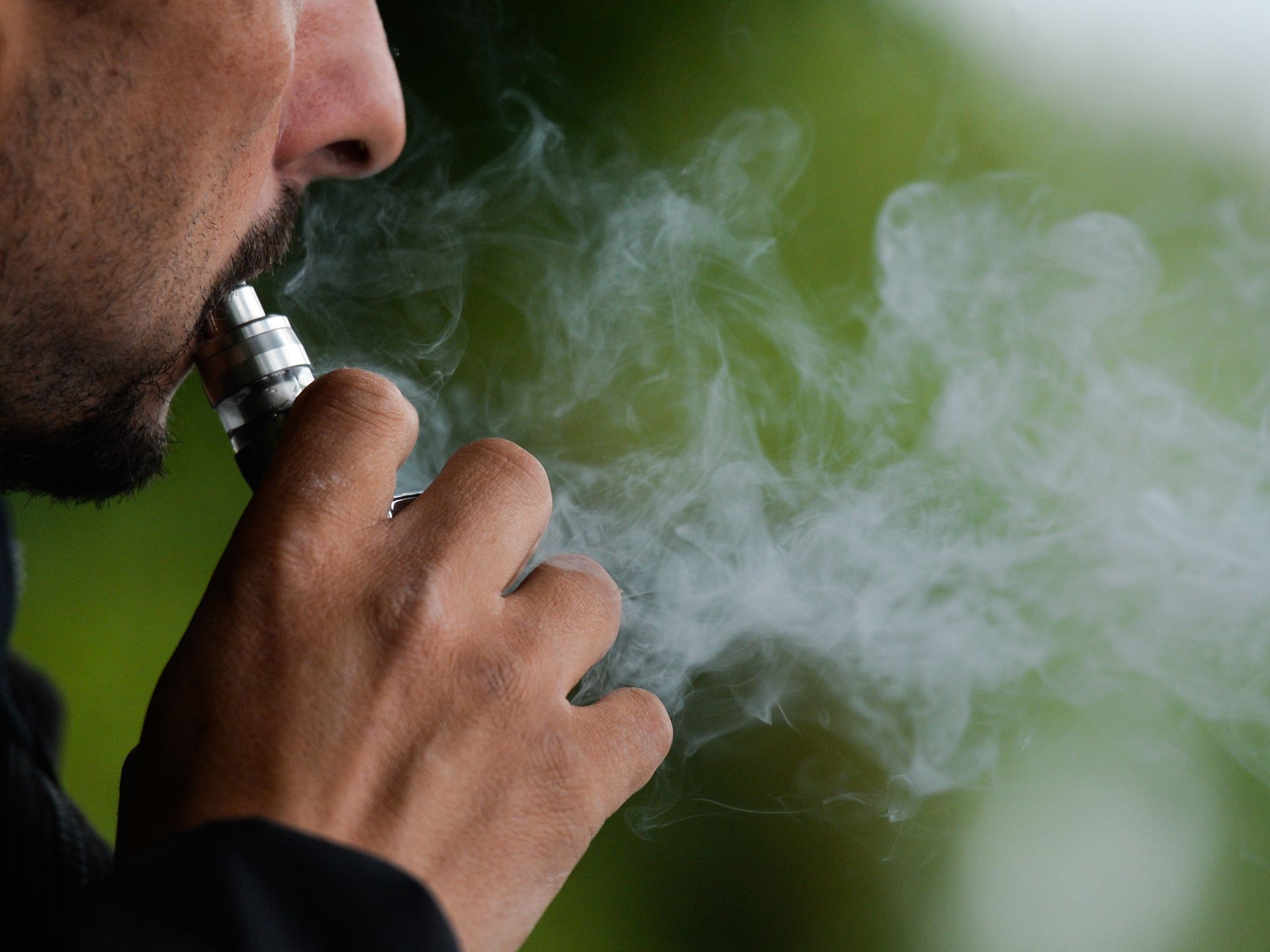 Many doctors have misconceptions about e-cigarettes, study says