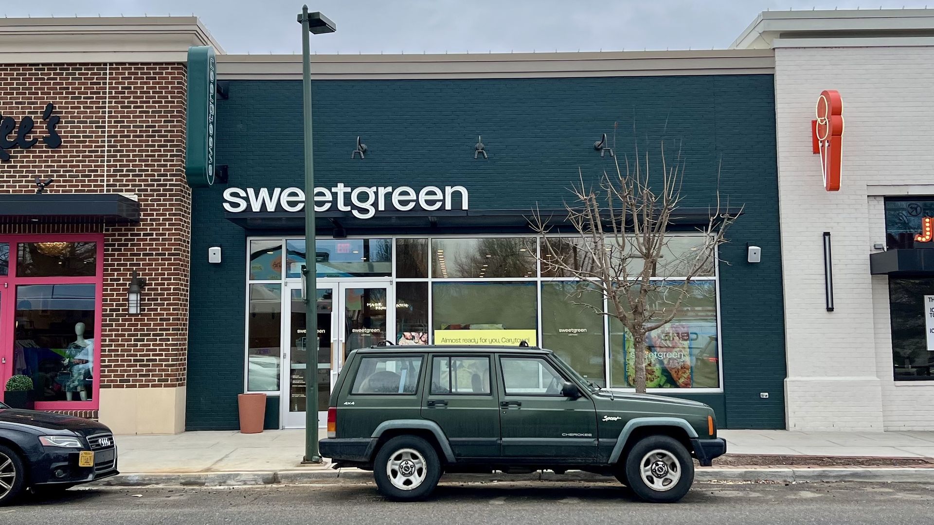 The Sweetgreen sign went up in January at 3502 W. Cary St. Photo: Sabrina Moreno/Axios