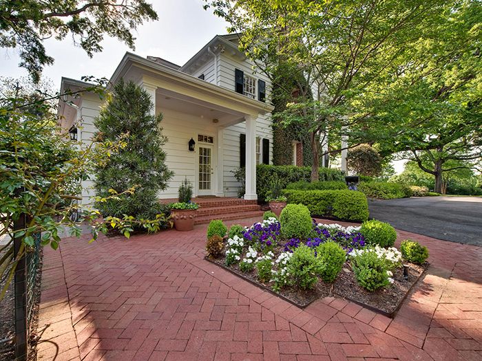2401 Sharon Lane garden