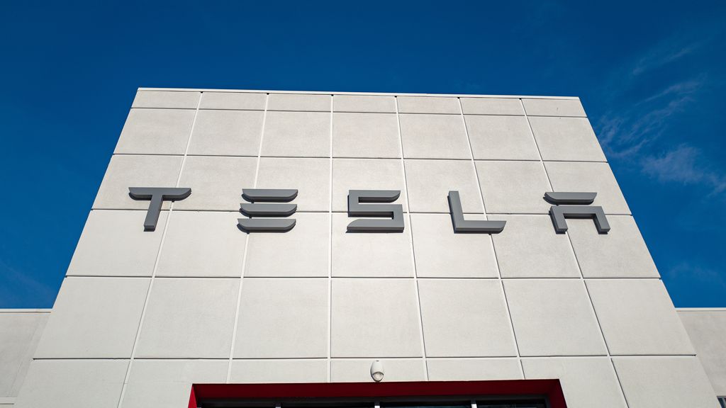 Tesla Narrowly Misses 500,000 Delivery Target For 2020