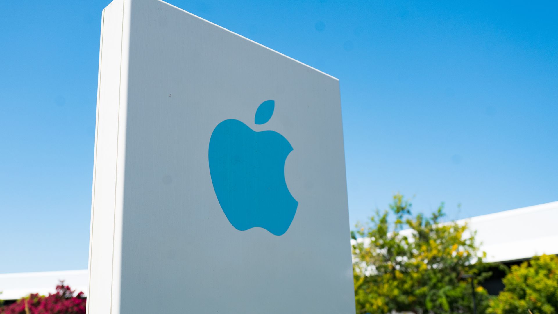 Apple logo in front of headquarters building in Silicon Valley
