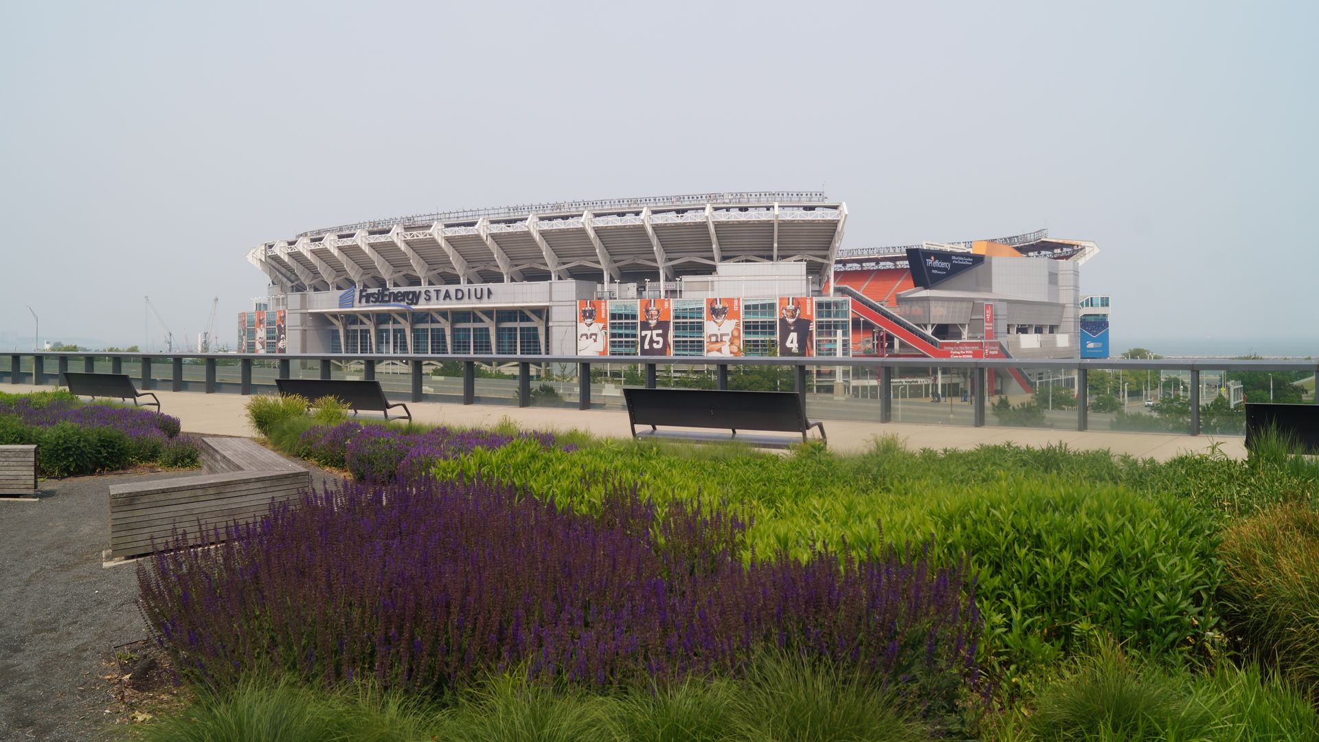 Cleveland Browns Stadium in profile 