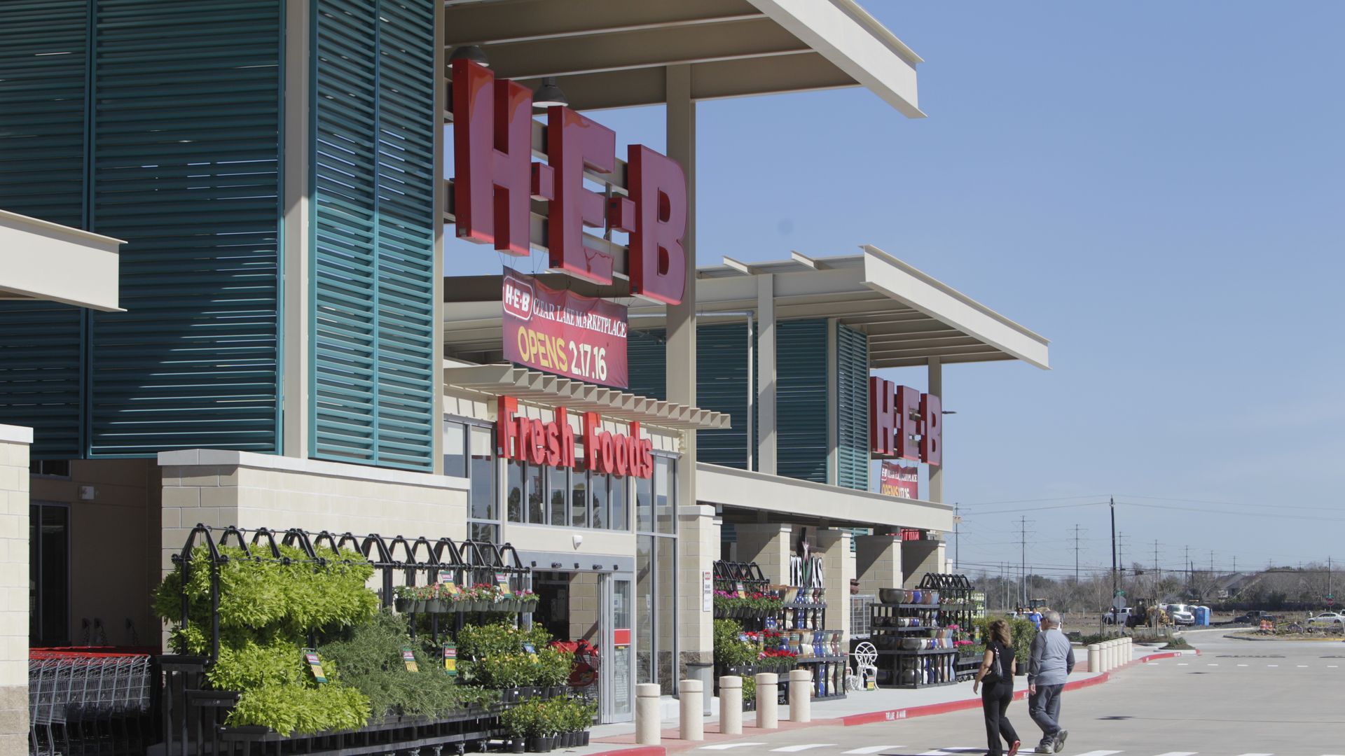 A photo of the entrance of H-E-B 