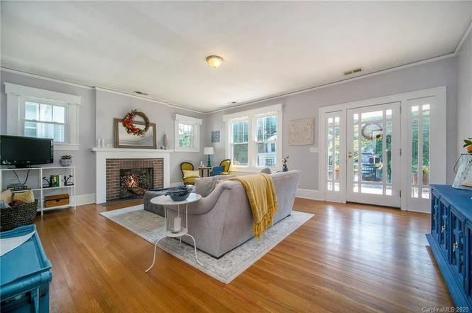 409 s south st living room