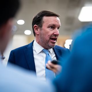 Inside Democrats' new push to handcuff ICE