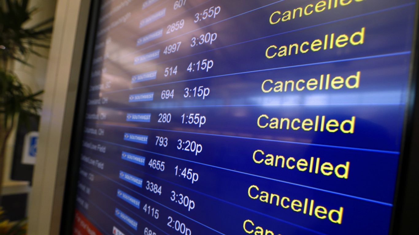 Lawmakers seek airlines crackdown after canceled fights