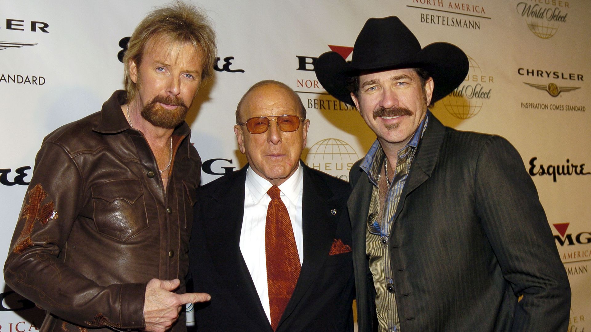 Clive Davis with Brooks and Dunn in 2004.