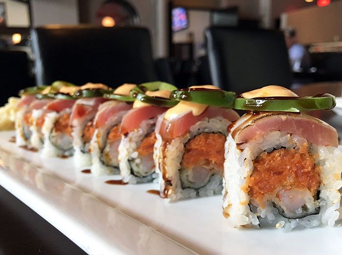 screaming-o-sushi-roll-at-pisces-charlotte