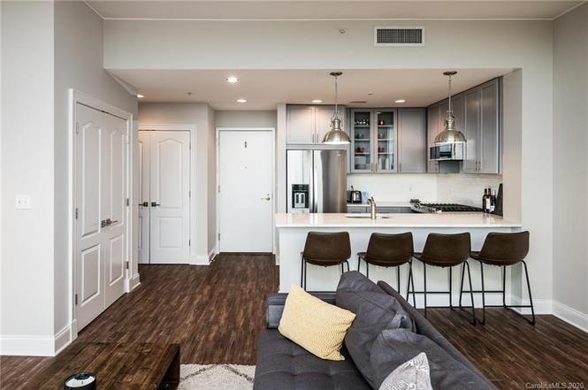 315 Arlington Ave #1802 interior