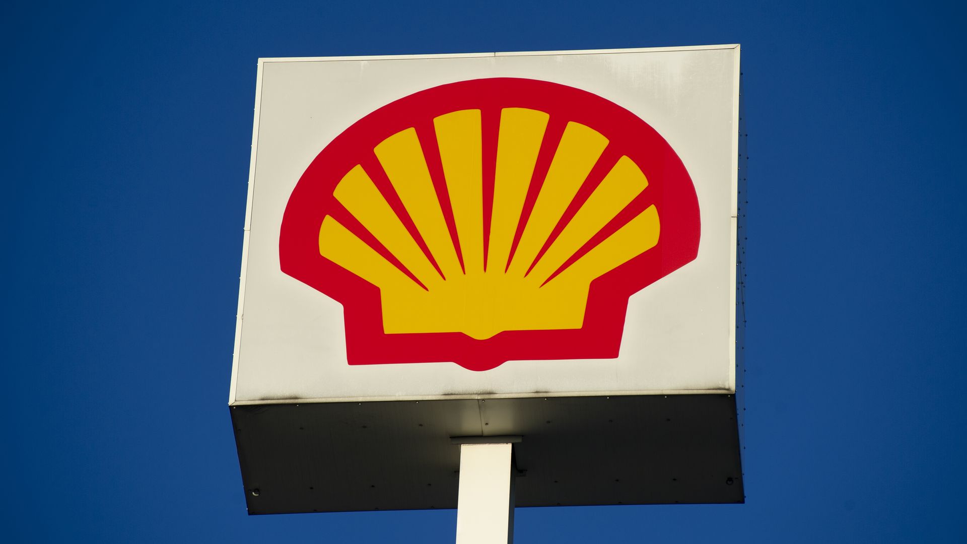 Royal Dutch Shell PLC sign. Photo: Aleksander Kalka/NurPhoto via Getty Images